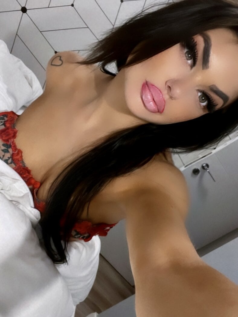 aishahottie's Offline Chat Room