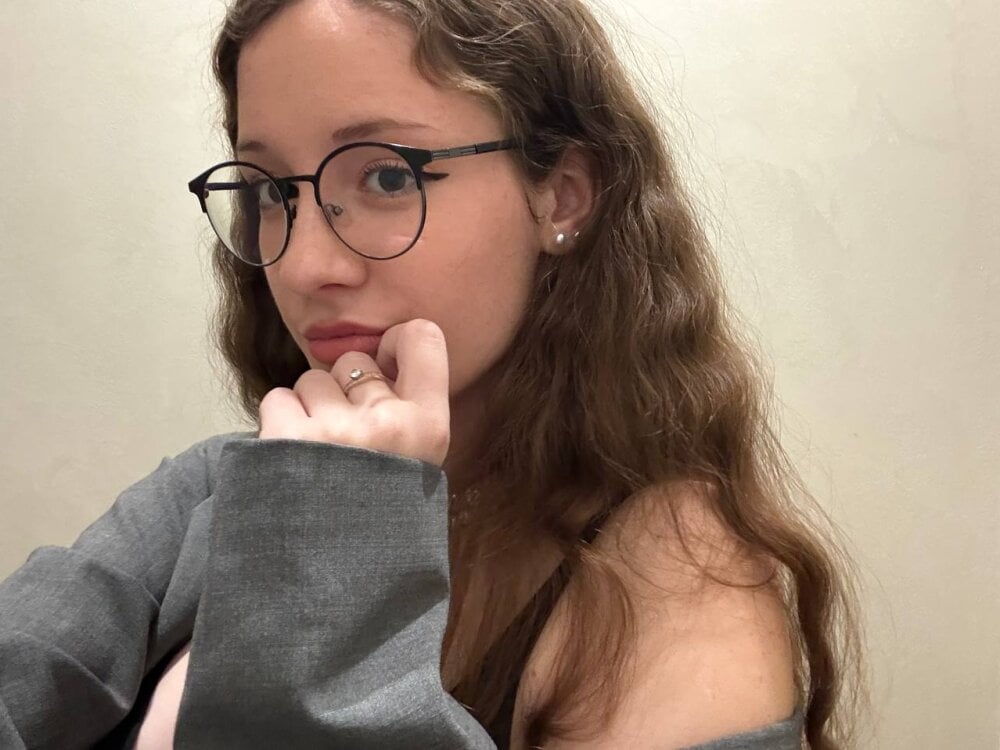 karmenrasey webcam profile - Finnish