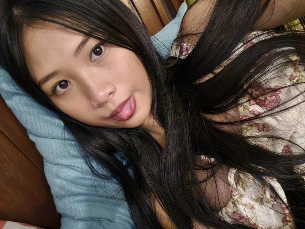 bunny72772 from stripchat