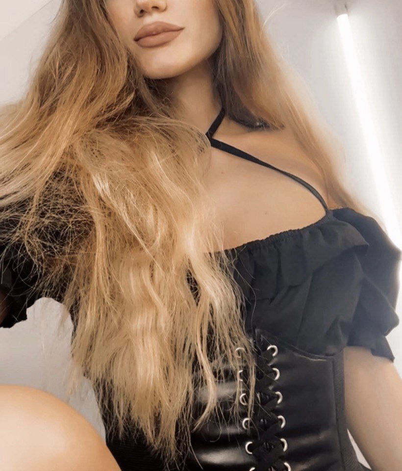 Stormi_Suxxx's Offline XXX Chat