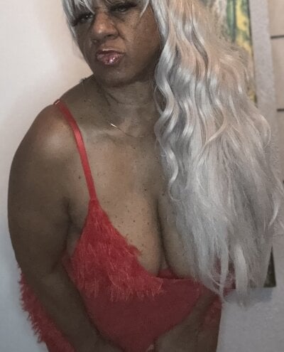 BreanaDivine on StripChat