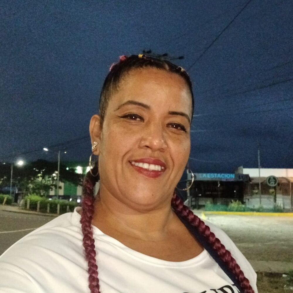 Live sex webcam photo for karolinagirl42 #289953736