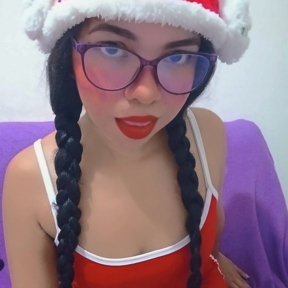 jazmin22ss webcam livesex profile in at-the-garage cams