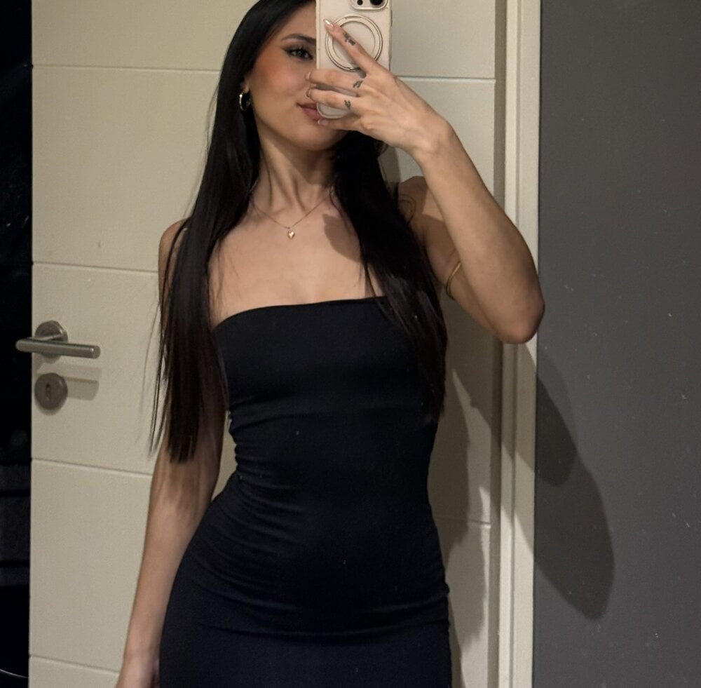 sleekcams.com itsmiasofia livesex profile in united-states-or-cape-town cams