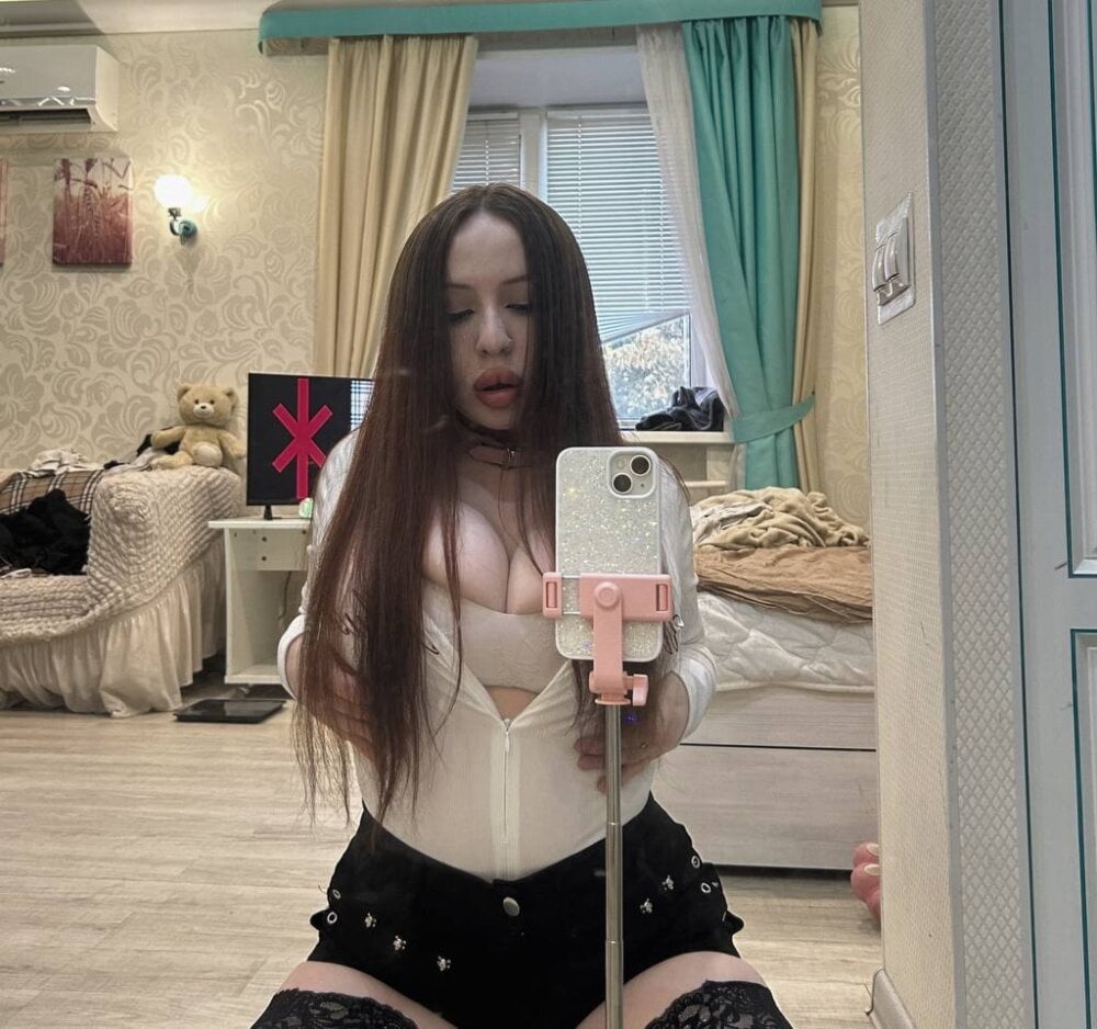 sexlivecamsites.com _jess1ca_ livesex profile in not-from-here-not-from-there cams
