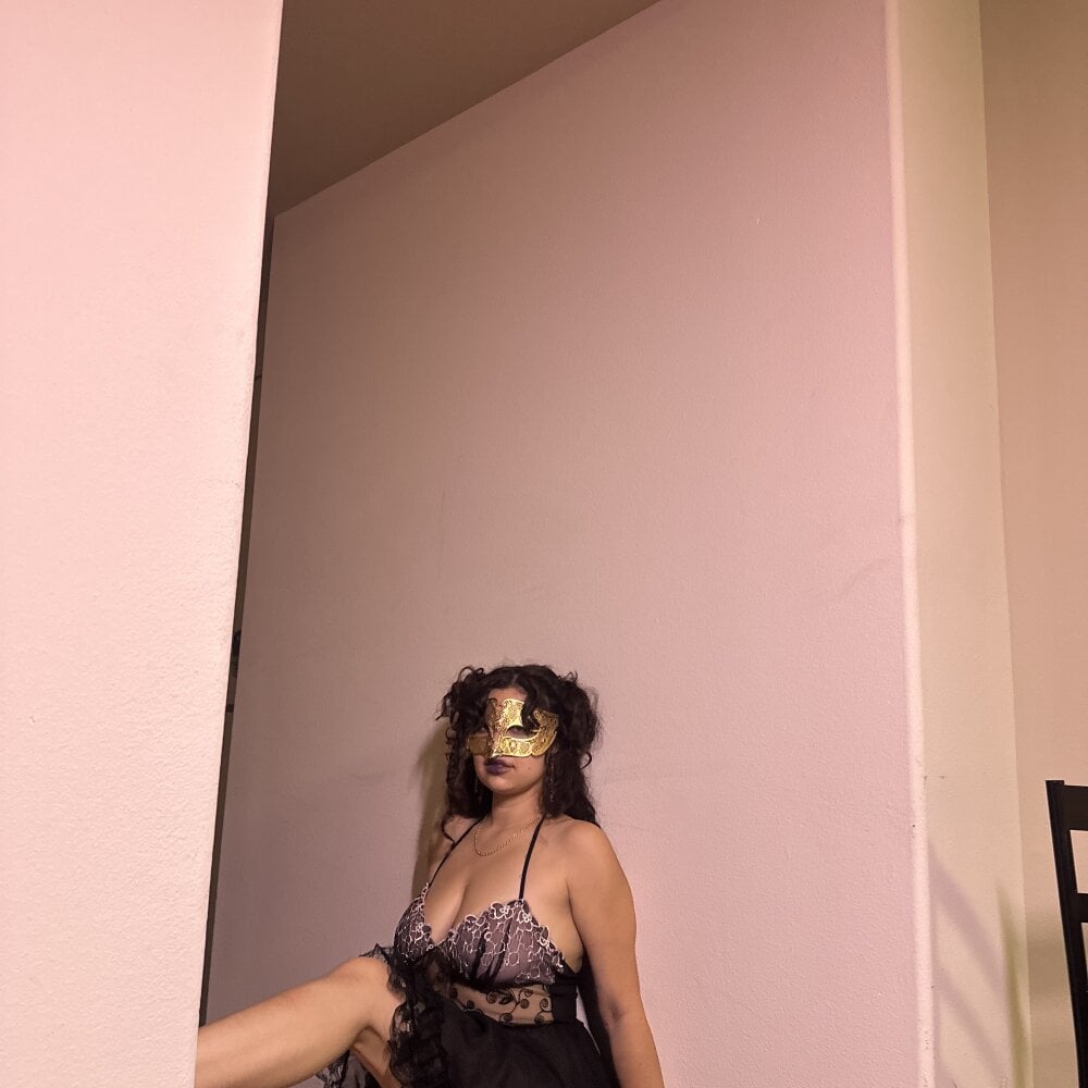 watchgirlcam.com butterscotchbaby103 livesex profile in some-where-juicy cams