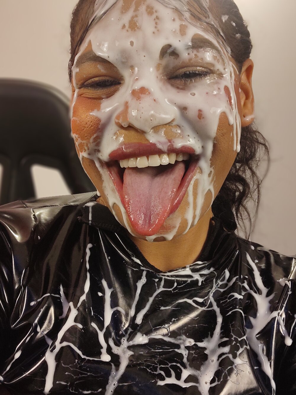 Anabel693's Offline XXX Chat