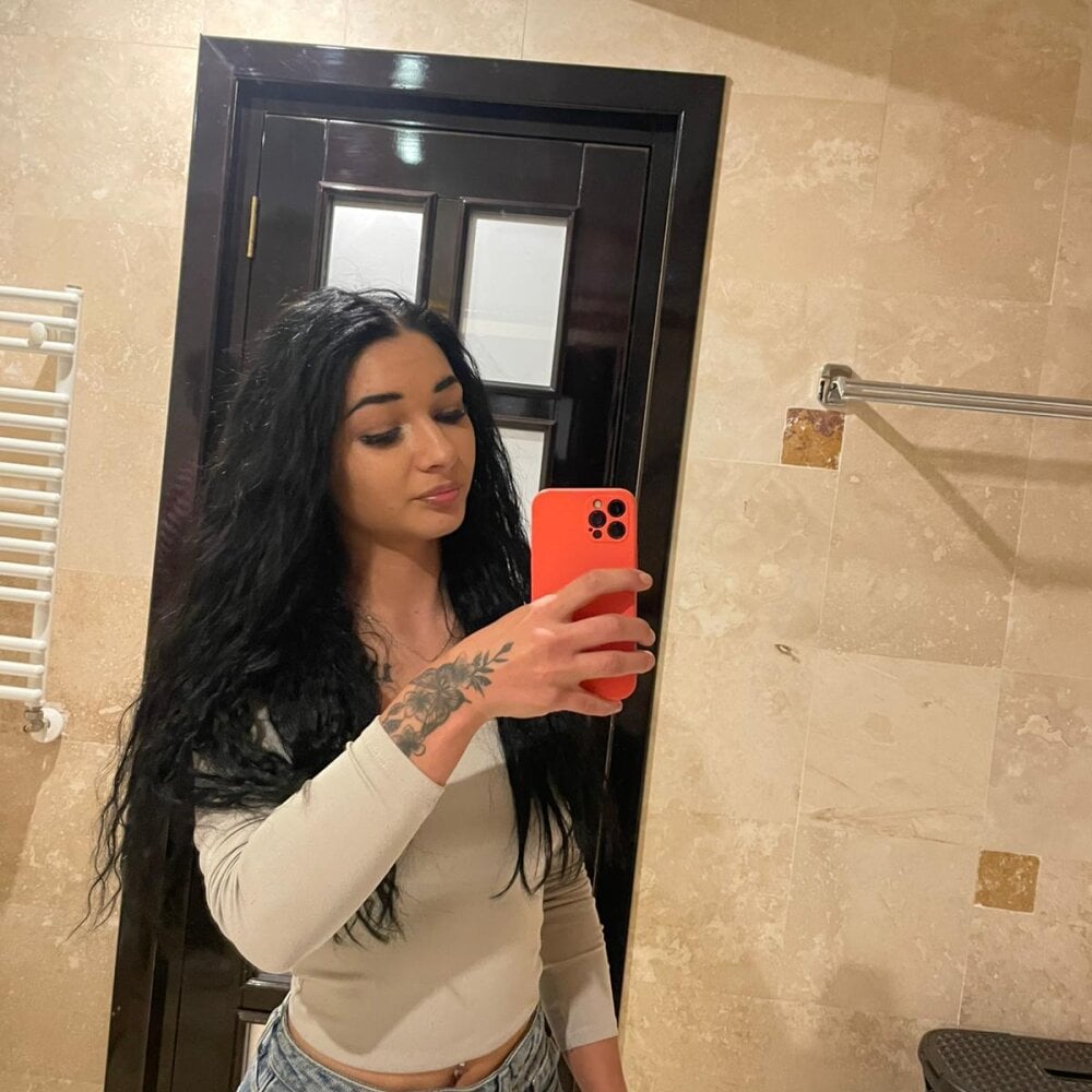 stripchat lovellykaty webcam profile pic via sleekcams.com