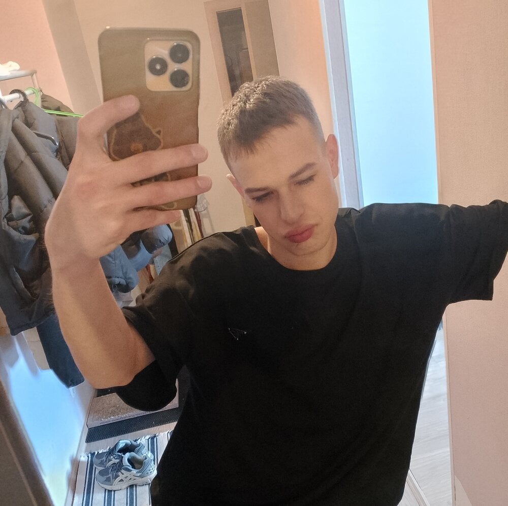 pretty_roman from stripchat