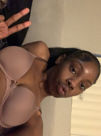 Sweetbrowncandyapple's Offline XXX Chat