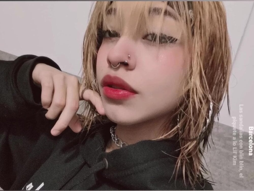 carly_18 from stripchat