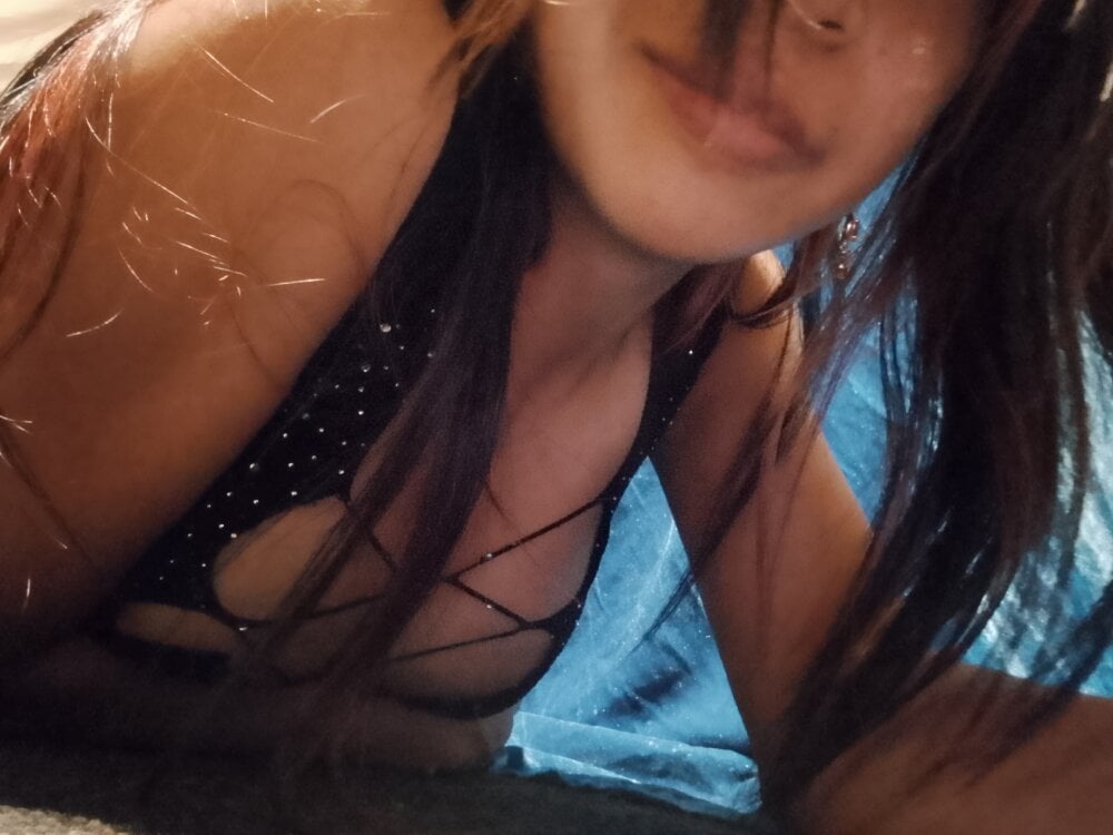 glamcambabes.com honey_bun06 livesex profile in bisexual cams