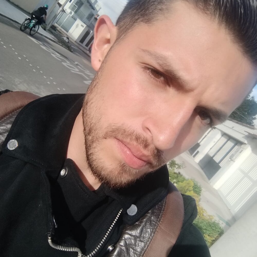 nickzeus98 Offline XXX Chat