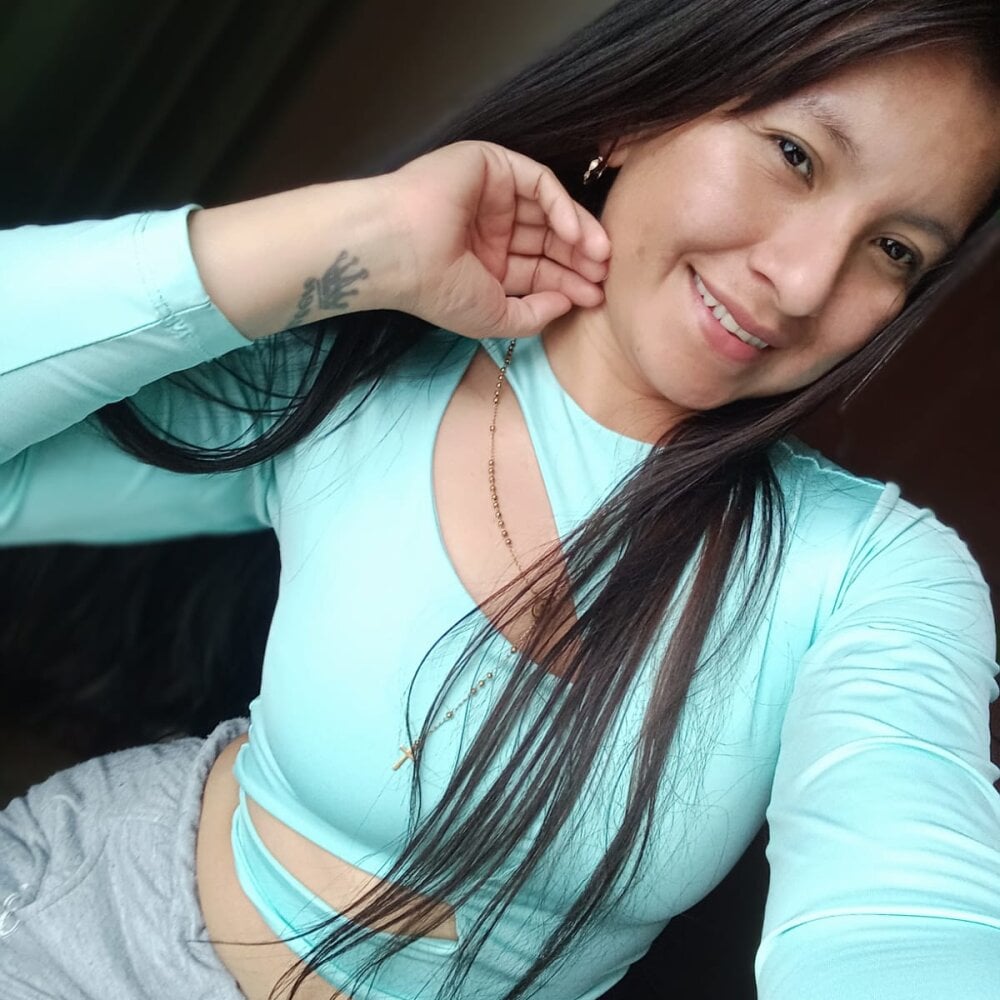 aisha_bloss from stripchat