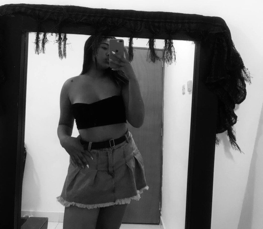 hotbrunette1_xc profile