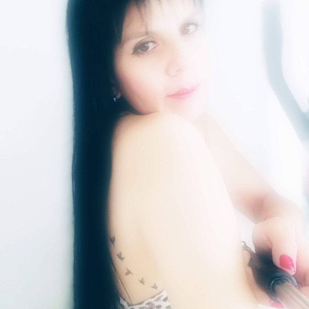 6livesex.com martina_27 livesex profile in house-of-harm cams