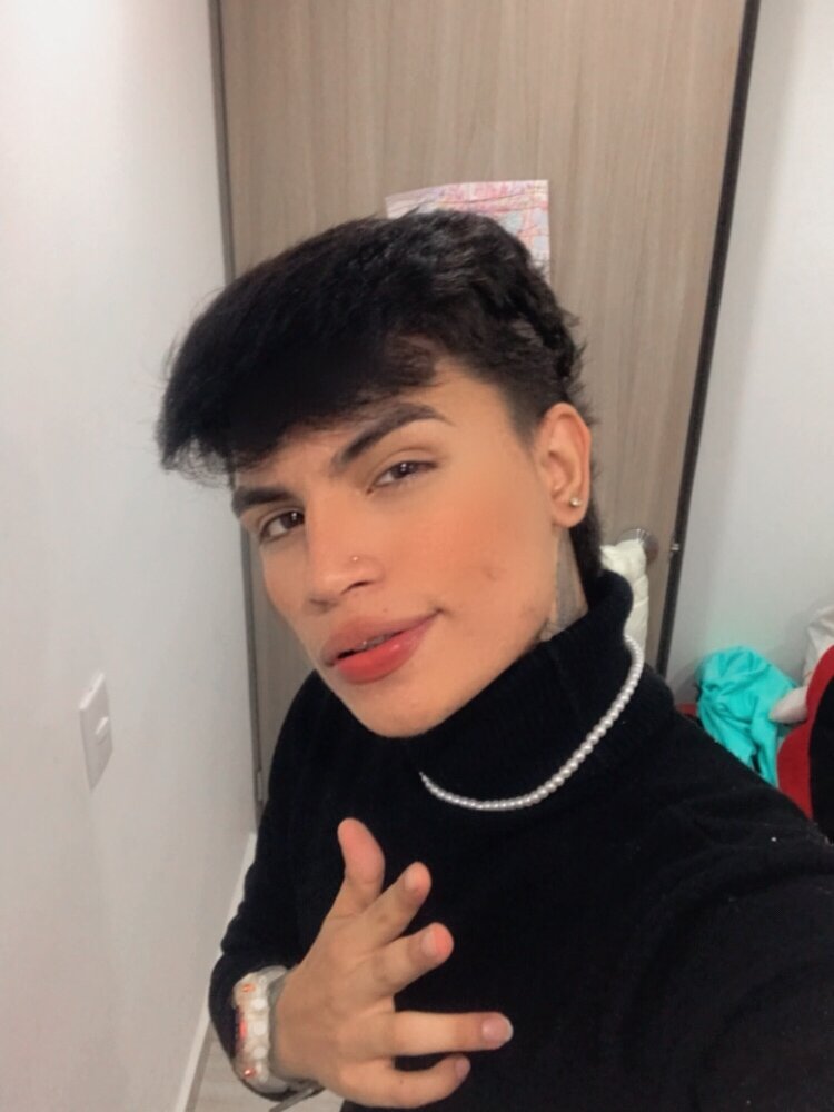 femboy-18x-profile-stripchat-webcam-model-camwox