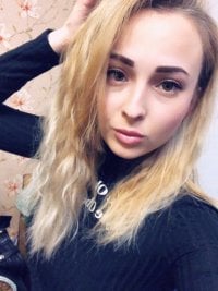 NikaCutes' Offline Chat Room