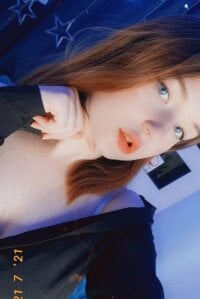 Polly_dolly Adlı Modelin Çevrimdışı Sohbet Odası