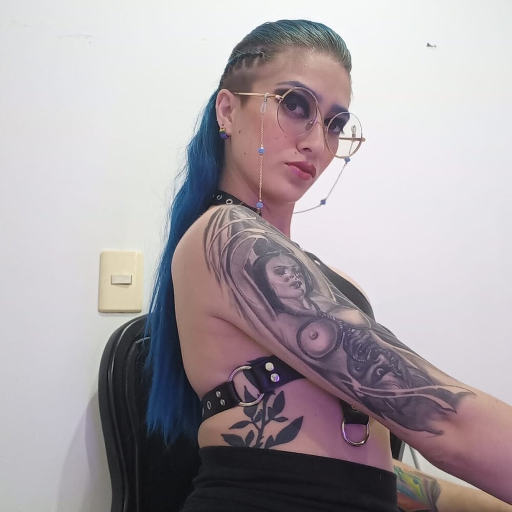 Blue_Goddess' Offline Chat Room