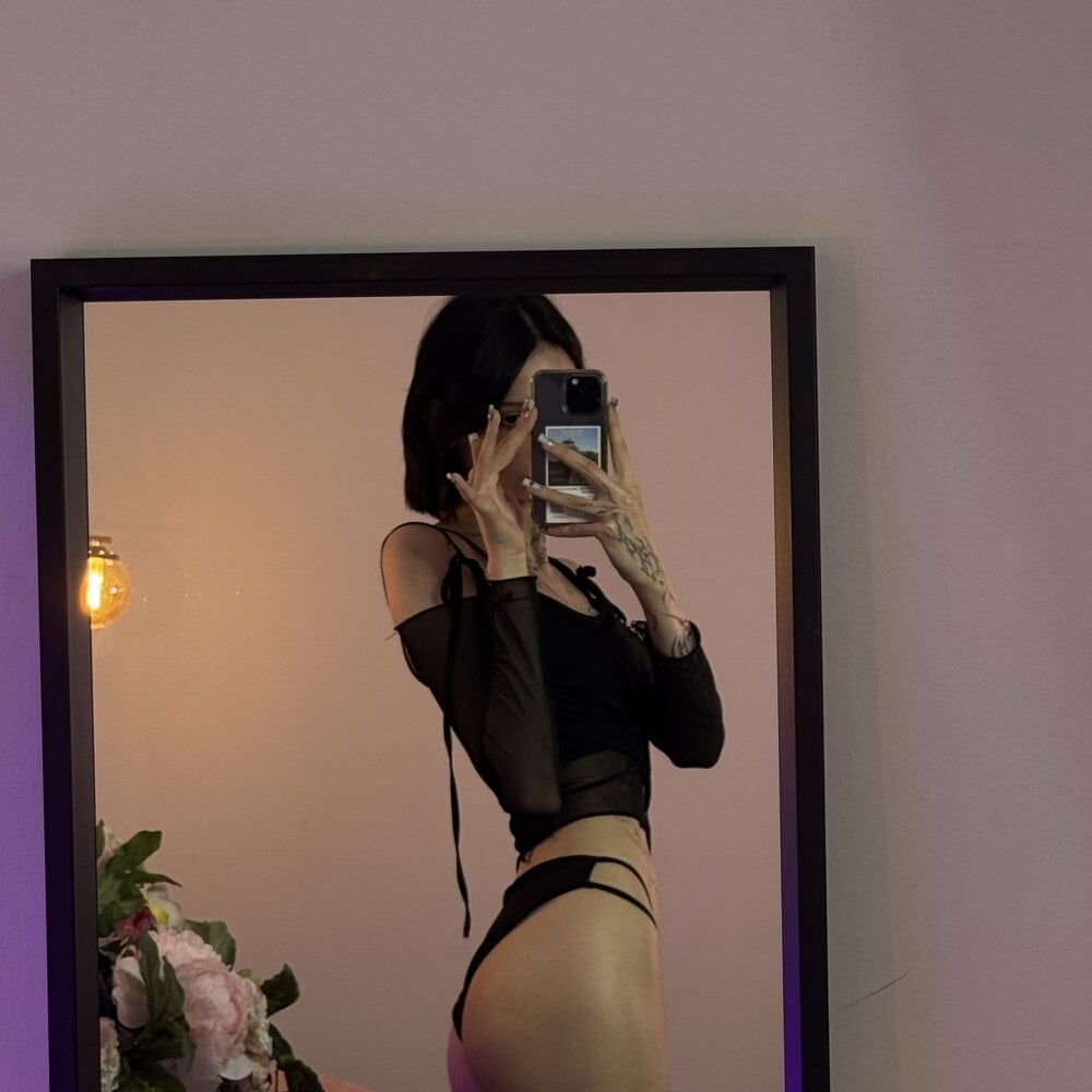 May_suki live cam model at StripChat