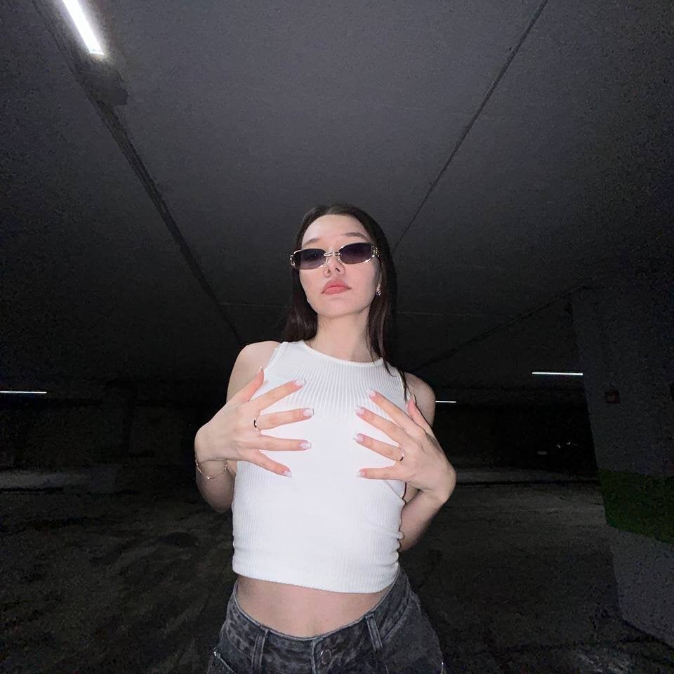 Celina_Meow's chat room