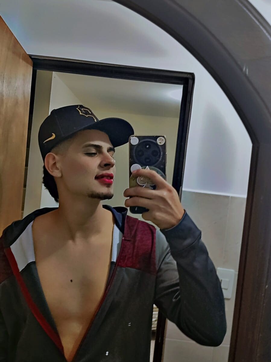 Richards_lorens' Offline XXX Chat