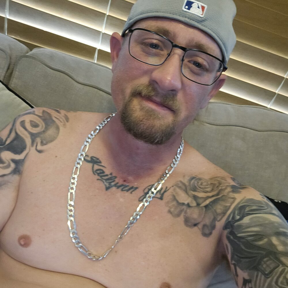 JohnnyKorrupt_ live cam model at StripChat