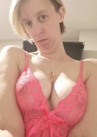 Queenblazing420's Offline Chat Room