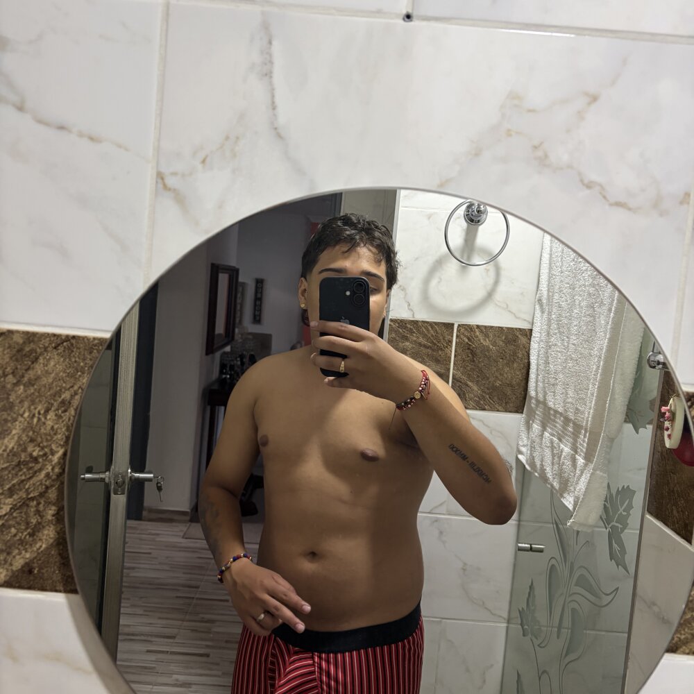 SexyBoy_Kevin's Offline XXX Chat