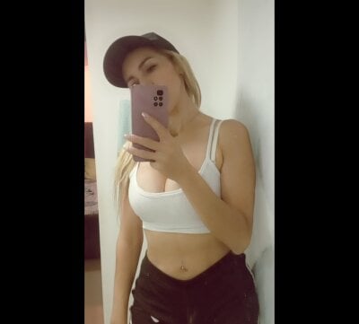 Monita_Med on StripChat