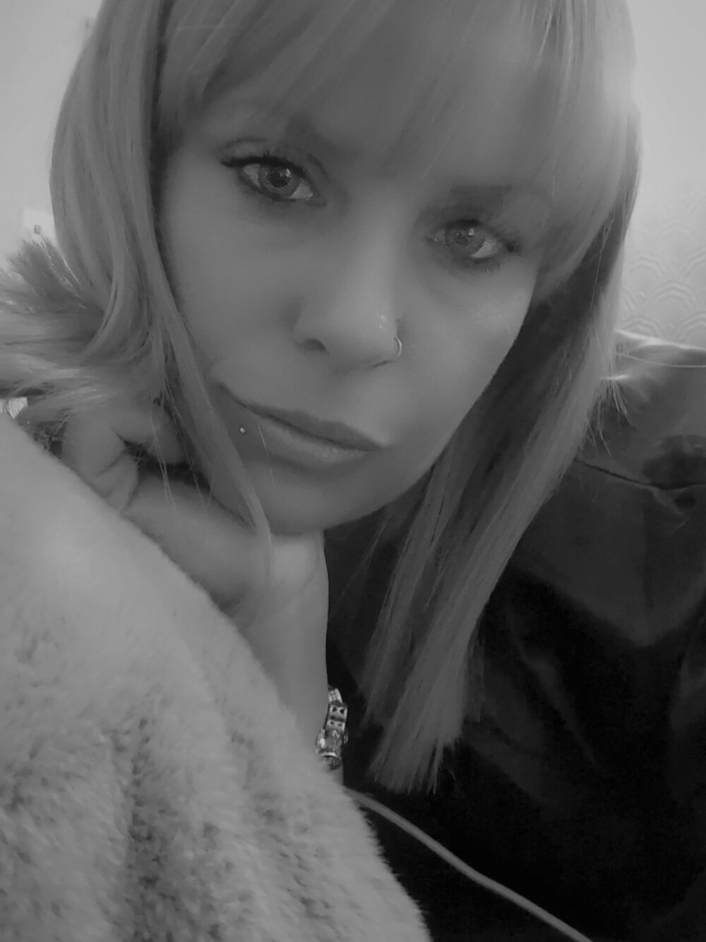 livesex.fan auramonroee livesex profile in the-city-of-shyness cams