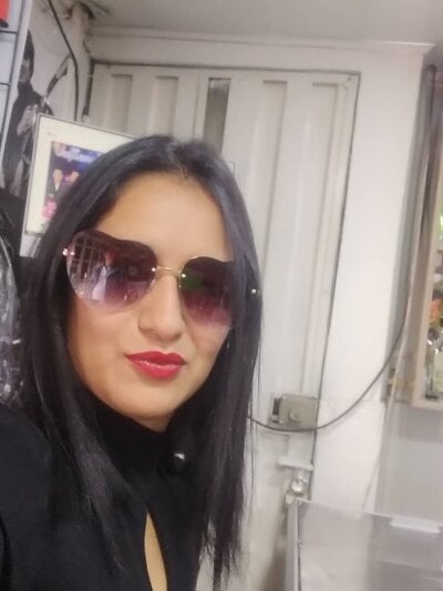 Vicky_sst on StripChat