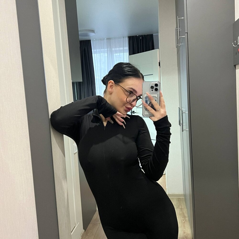 sexcam-girls.com emma_nyxxx livesex profile in white-hair cams