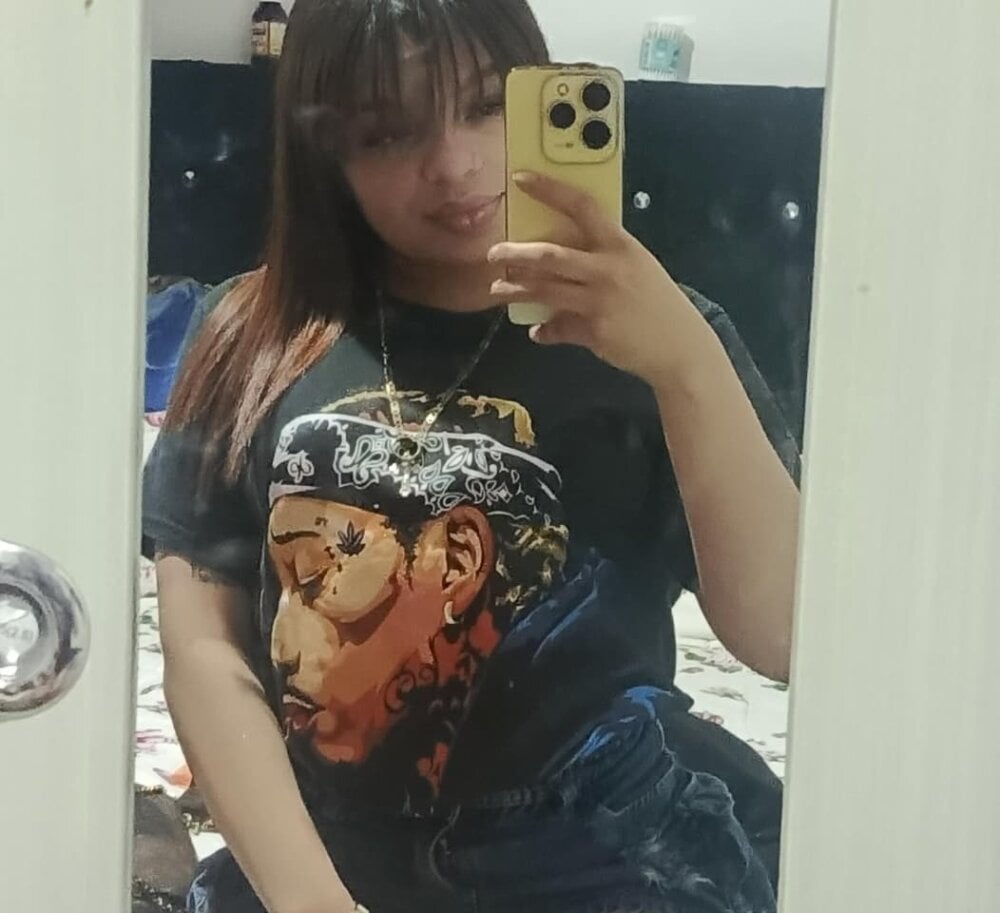 mia__hallys from stripchat