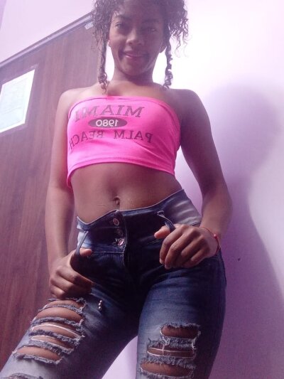 Cloe_cooper_