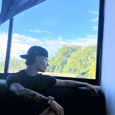 aron_miler from stripchat