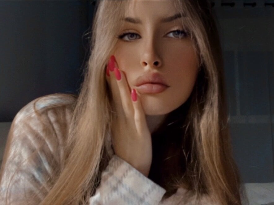 Iuckystar19 élő XXX-chatje