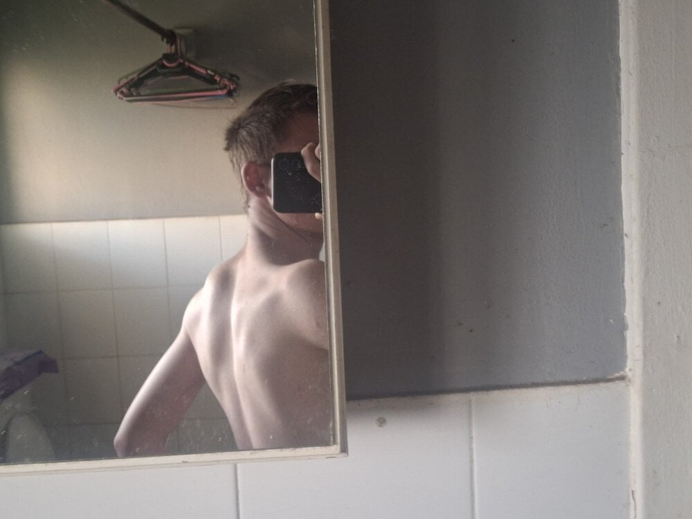 top_18_boyy's Offline XXX Chat