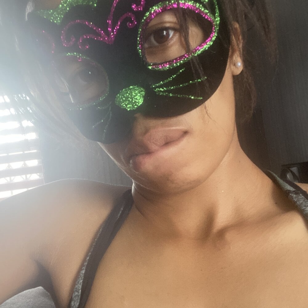 shortynude's Offline XXX Chat