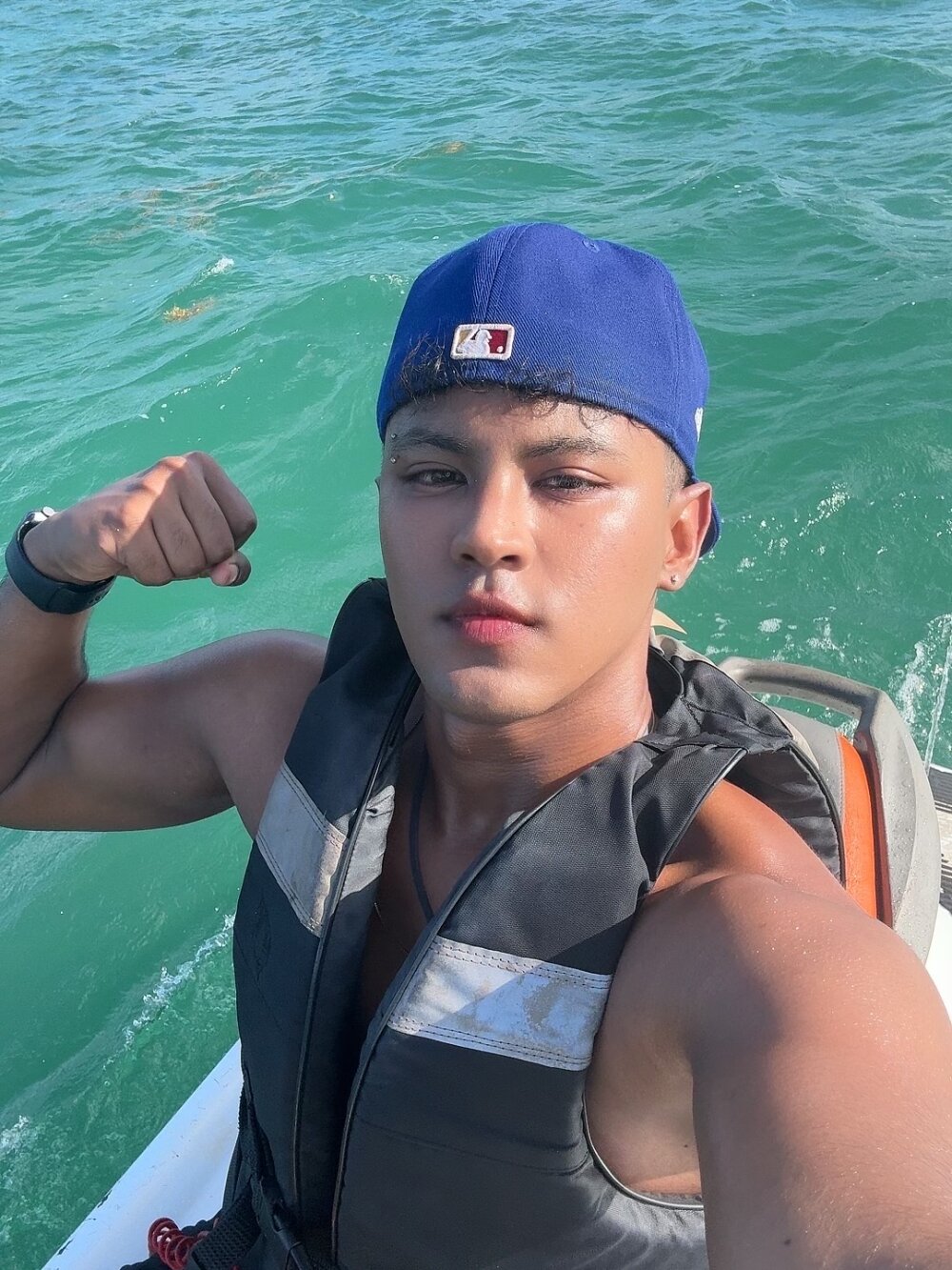 Danblo10's Offline XXX Chat