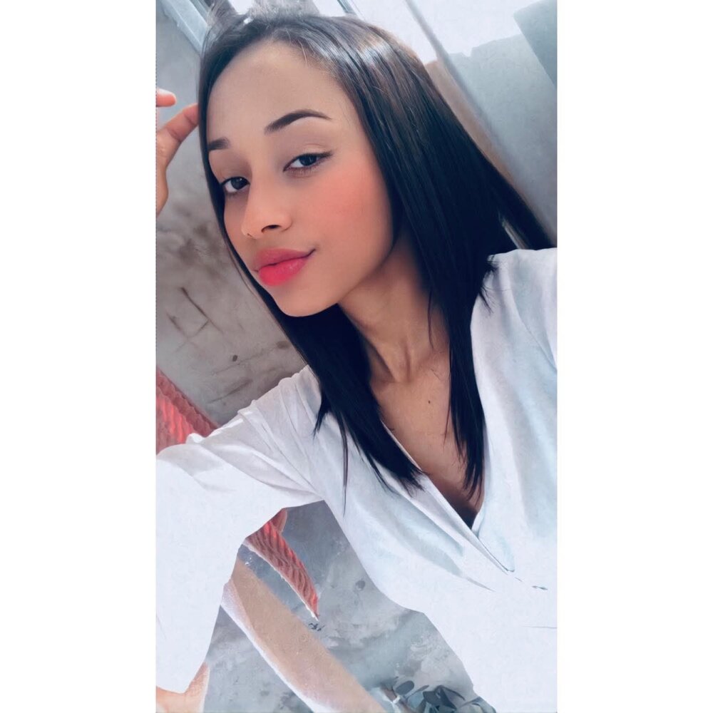 rubiaesmeralda23 from stripchat