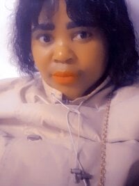 AssQueenBeautyy's Offline Chat Room