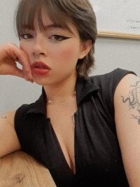 evangelin_ch's Offline Chat Room
