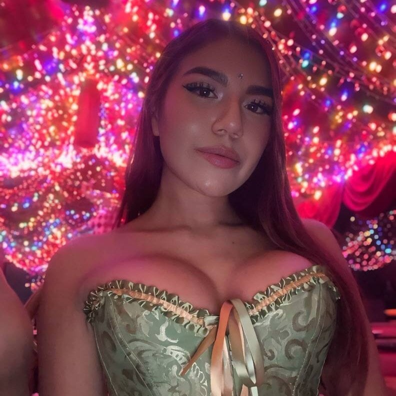 myliveeroticcams.com violetbunnyy1 livesex profile in a-real-relationship-for-love-an-much-naughty-fun-will-provide-everything-always-for-my-love cams