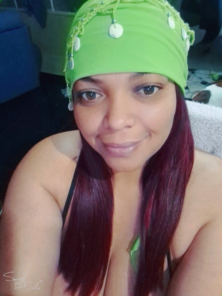 Eskarlata_boobs
