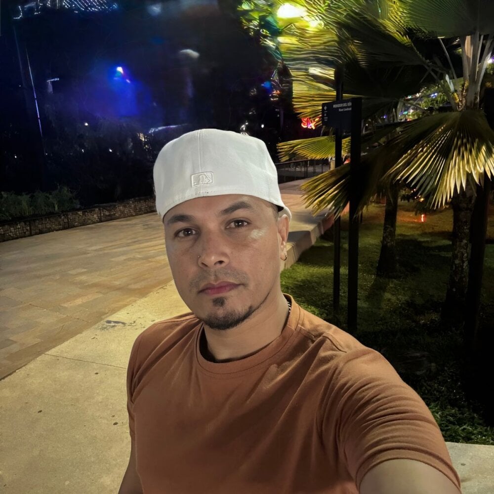 Hotlatinboy_20 profile