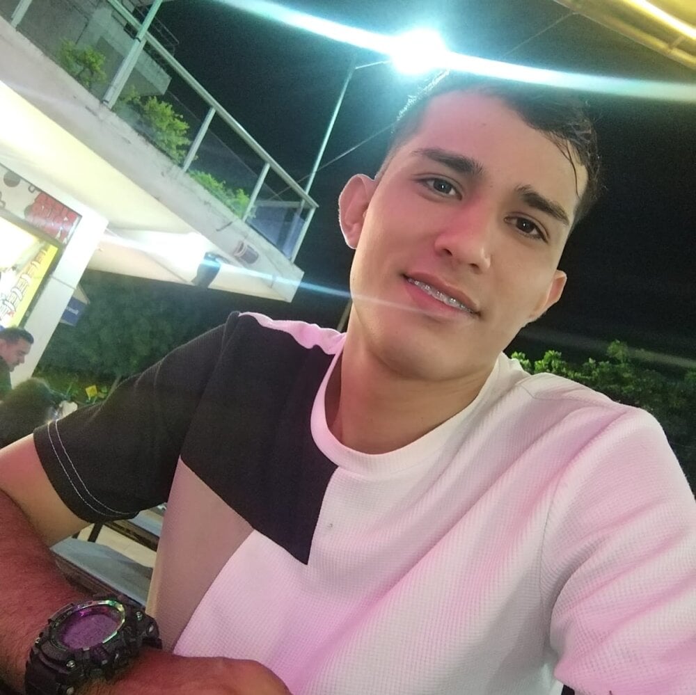 bab_boy_777's Offline XXX Chat