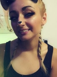 Trixie71000's Offline Chat Room