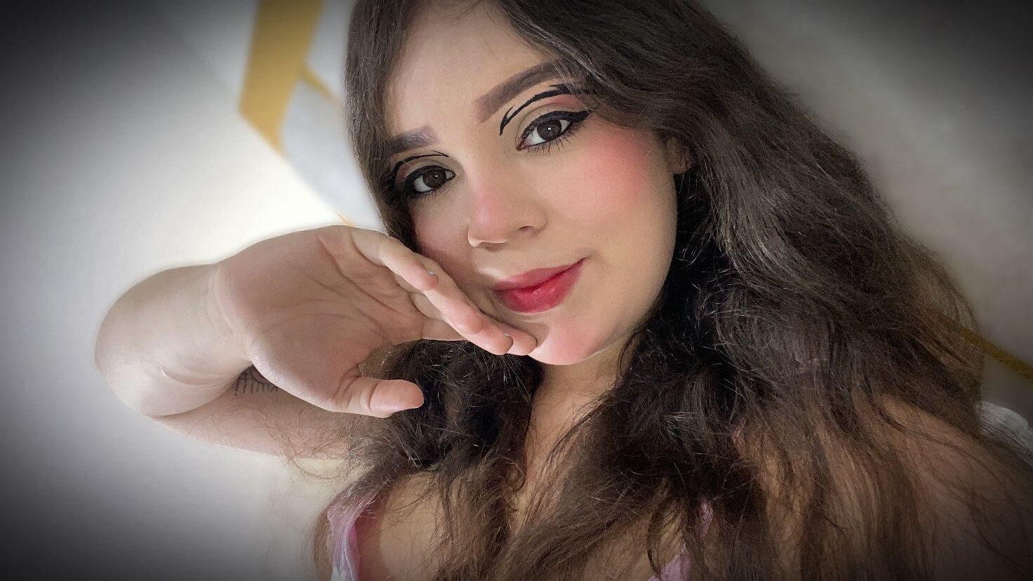 Emely_Pregnant1